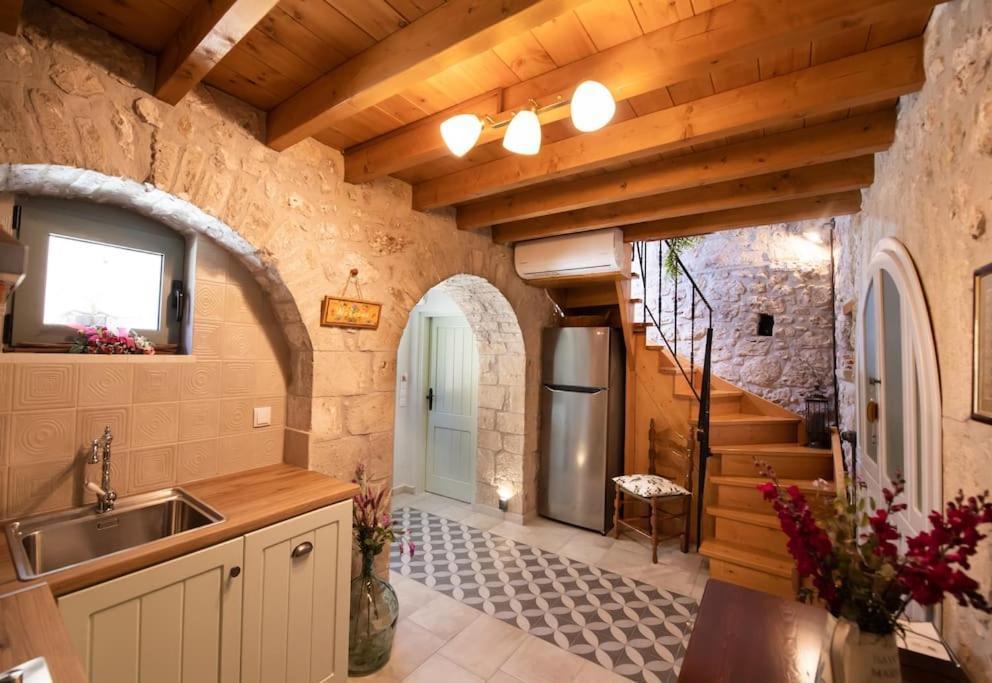La Casa Di Bella A Tradional Stone House With Barbecue Vila Kariá Exterior foto