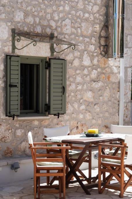 La Casa Di Bella A Tradional Stone House With Barbecue Vila Kariá Exterior foto