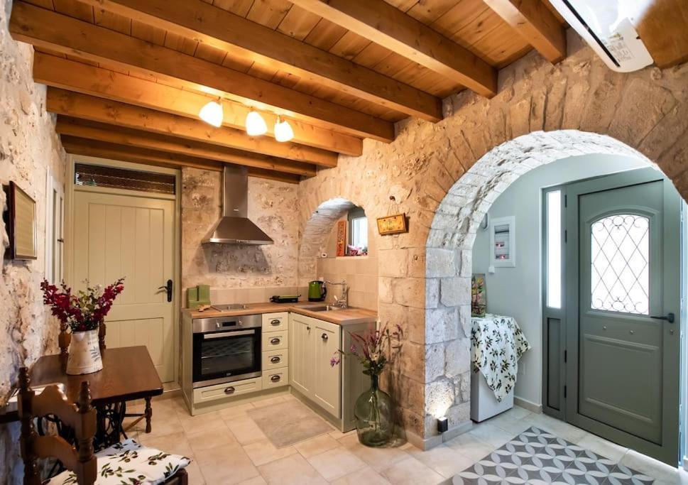 La Casa Di Bella A Tradional Stone House With Barbecue Vila Kariá Exterior foto