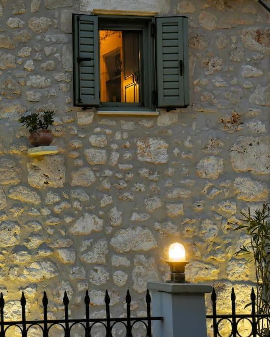 La Casa Di Bella A Tradional Stone House With Barbecue Vila Kariá Exterior foto